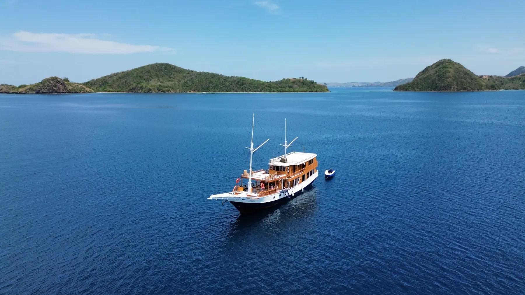 Komodo liveaboard — booked via our partner Ocean Earth Travels